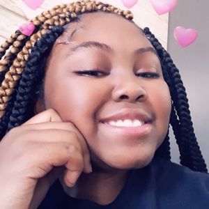 Meet your Posher, Adrienne